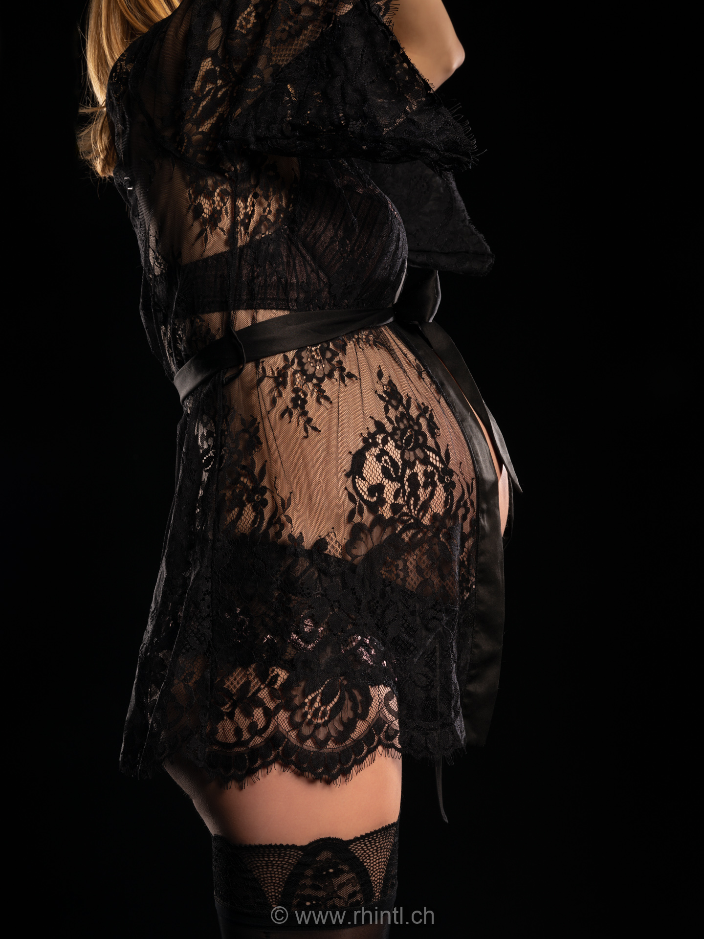 Sinnliches Babybauch Shooting im Spitzenkleid – Ästhetische Schwangerschaftsfotos Rebstein