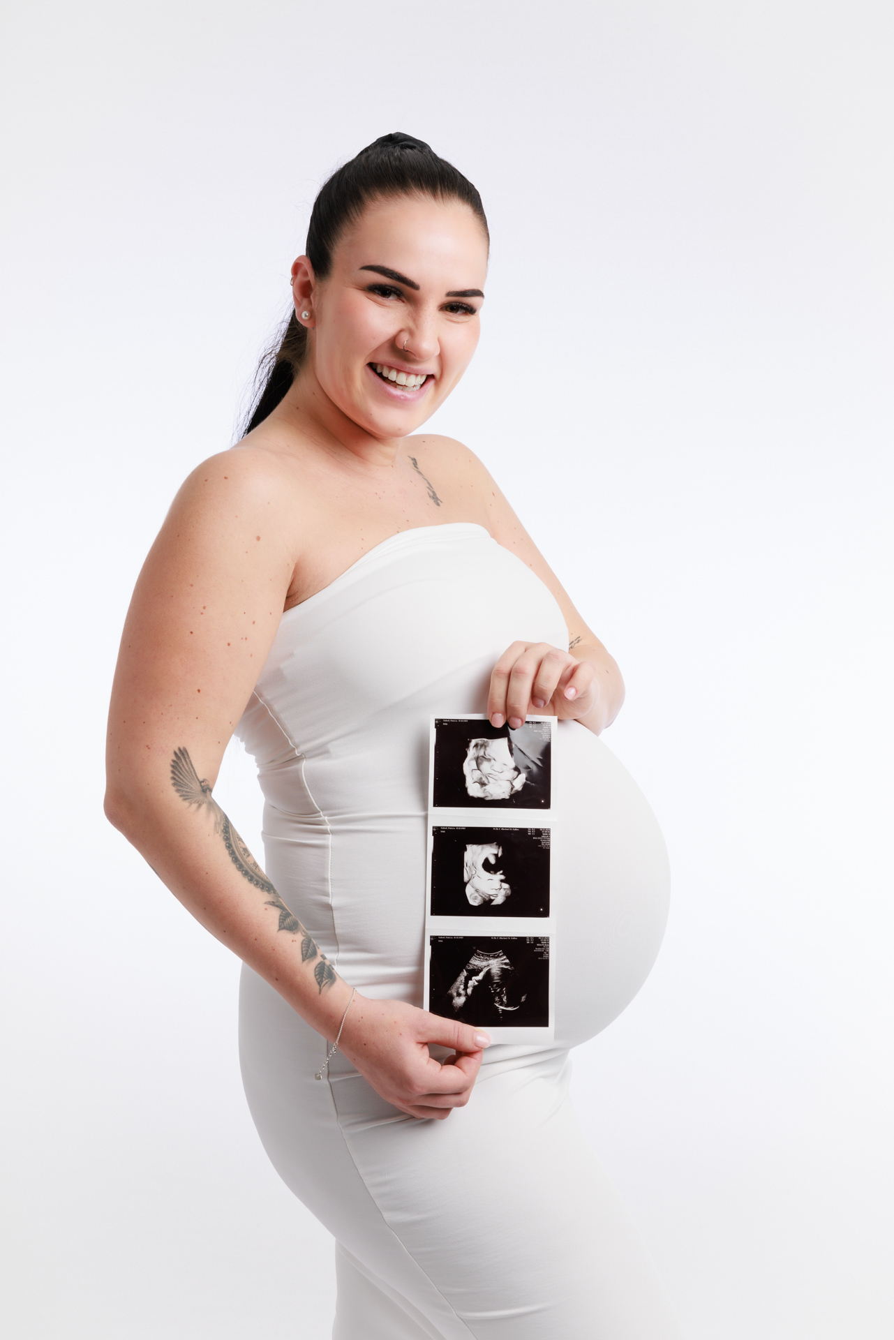 Babybauch Fotoshooting mit Baby-Details – Emotionale Schwangerschaftsfotos Fotostudio Rebstein