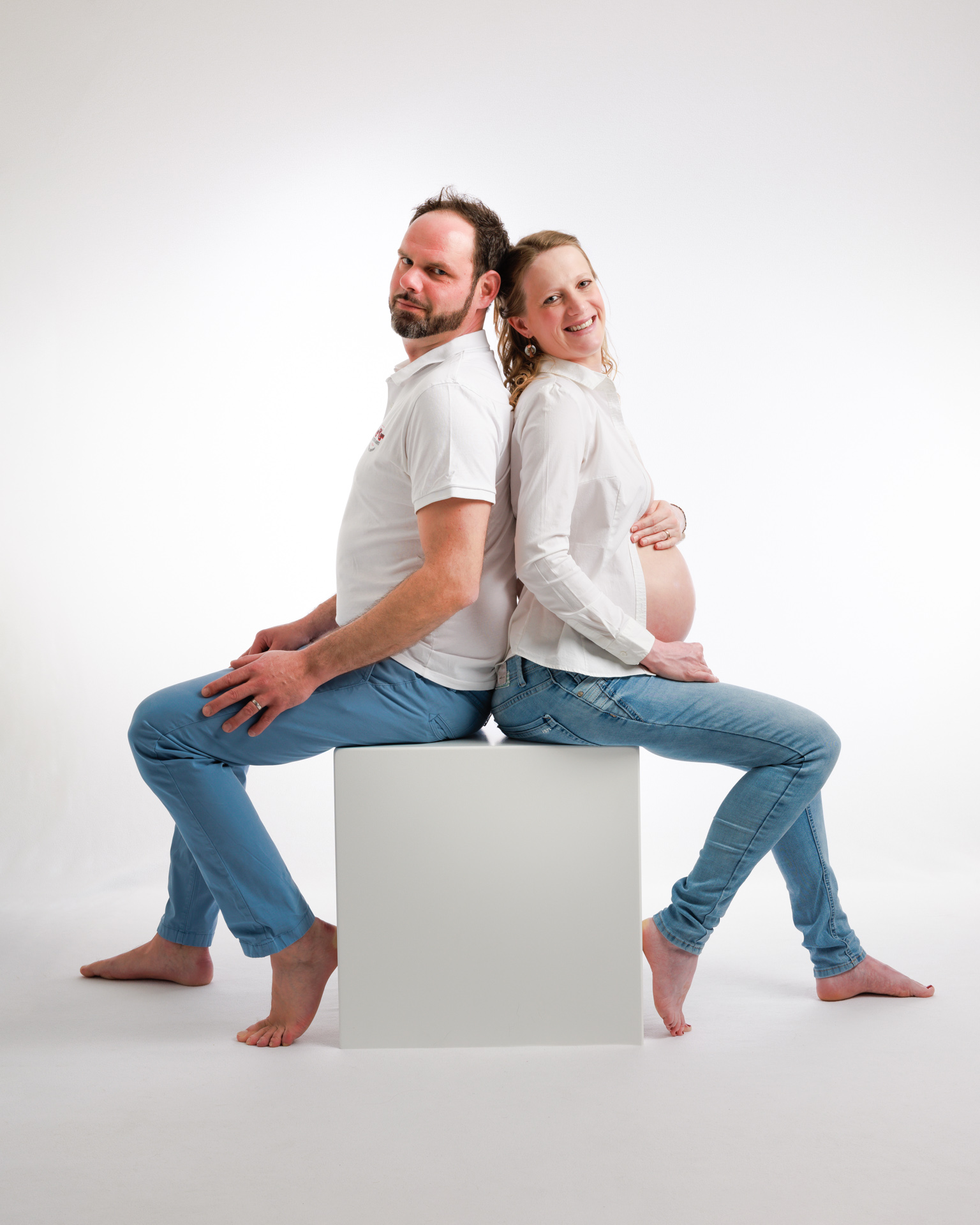 Babybauch Fotoshooting für Paare – Liebevolle Schwangerschaftsfotos im Studio Rheintal